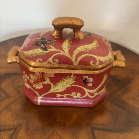 Decorative Hand Painted Resin Box With Handles 7” - Picture 6 of 8